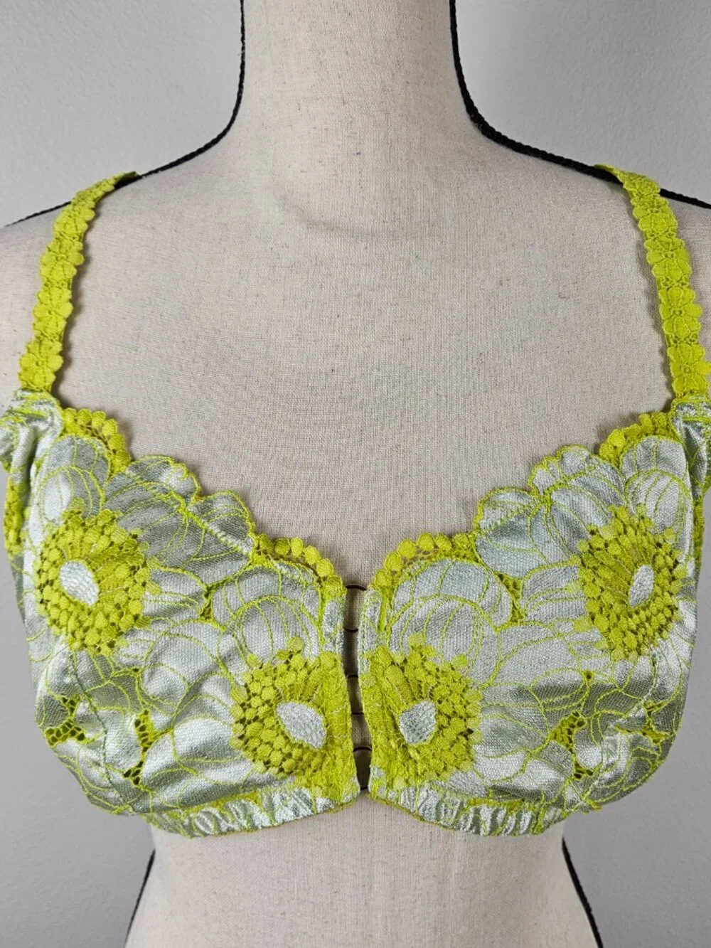 Savage Fenty Perfect Poppies Lace Bralette Size 3XL - Picture 6 of 12